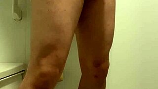 Hey that muscular handsome guy couldn't hold back and peed in the bath