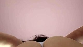 Hey, check out this curvy brunette amateur shaking her big ass in a solo twerking session, she really knows how to move it in high definition