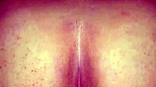 la puta del barrio me pide subir el volumen al tv para que vecinos no oigan sus gemidos mientras le doy duro con mis huevos en su panocha