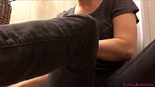 goddess amanda gives barefoot foot fetish instructions with toes and solo play