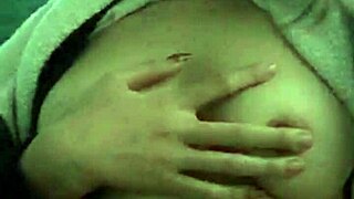 vietnam girl performs show