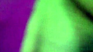 lambendo meus peitinhos e tocando minha bucetinha ate gozar venham ver junto comigo que delicia