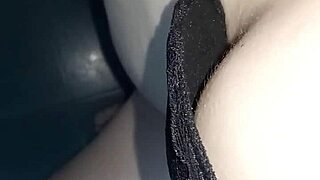 In a casual tale, Gretala notices strange rumori coming from the wc in her everyday setting