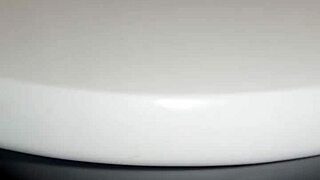 In a casual tale, Gretala notices strange rumori coming from the wc in her everyday setting