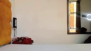 grabo a mi padrastro mientras me ve probandome ropa y termine con la polla dentro de mi coñito 😈🍆💦