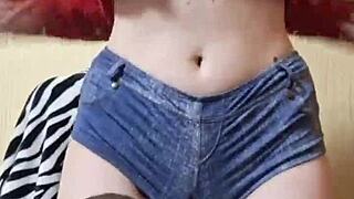 mistress elza kom asks: ready to worship my sexy feet and ass?